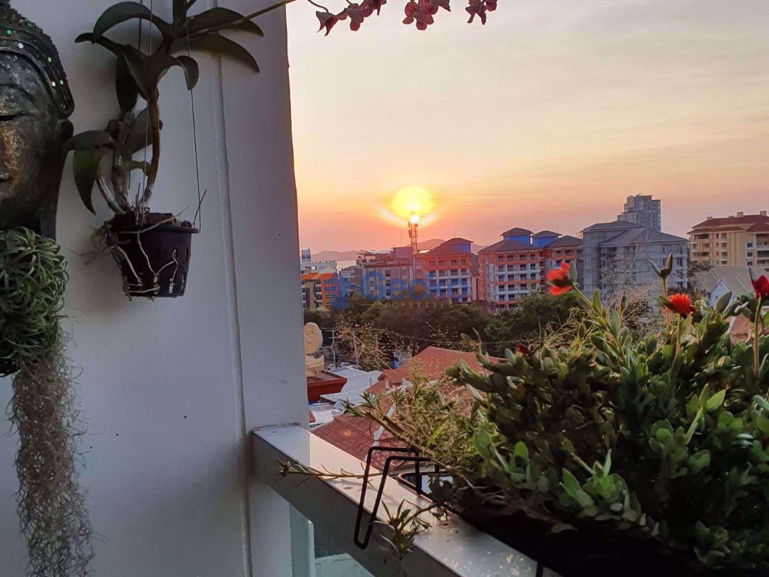 1 Bedroom Condo in Art on the Hill Pratumnak C009079