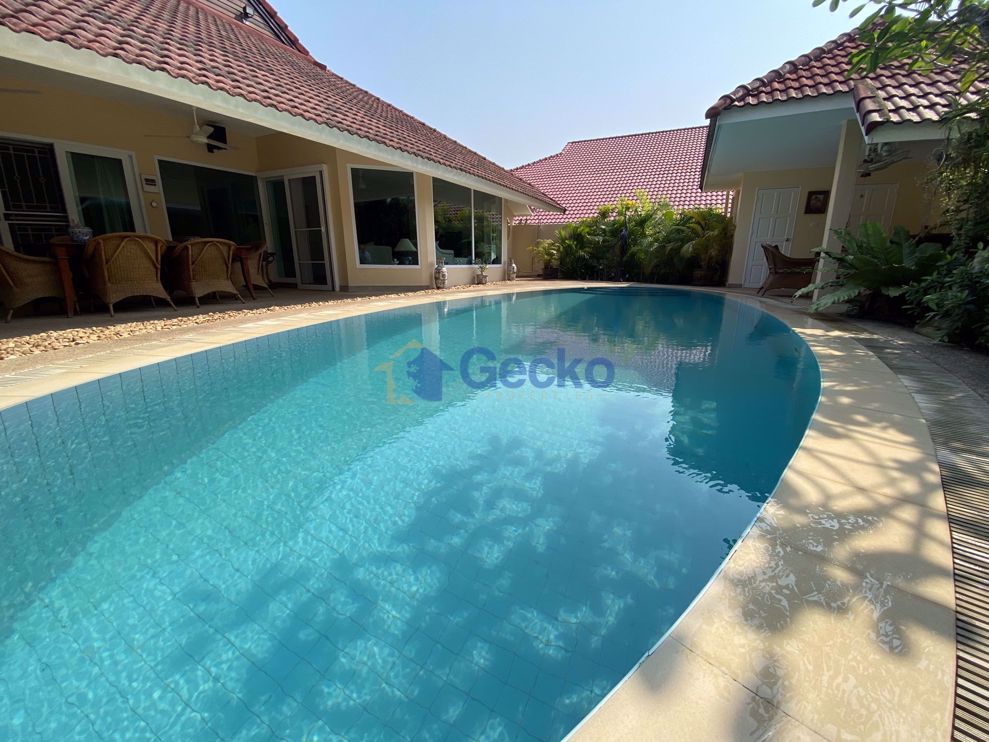 2 Bedrooms bed in House in Royal Prestige in East Pattaya H009082 (Cover Photo)