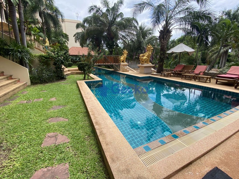 1  Bedroom bed in Condo in Executive Residence 2 in Pratumnak C009085 (Photo 1)