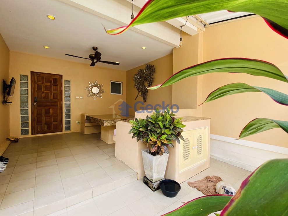 3 Bedrooms House in The Meadows  East Pattaya H009094 (Photo 1)