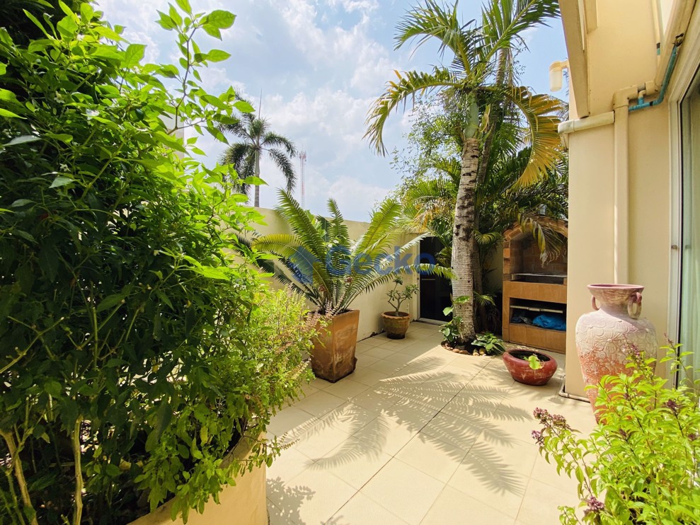 3 Bedrooms House in The Meadows  East Pattaya H009094 (Photo 2)