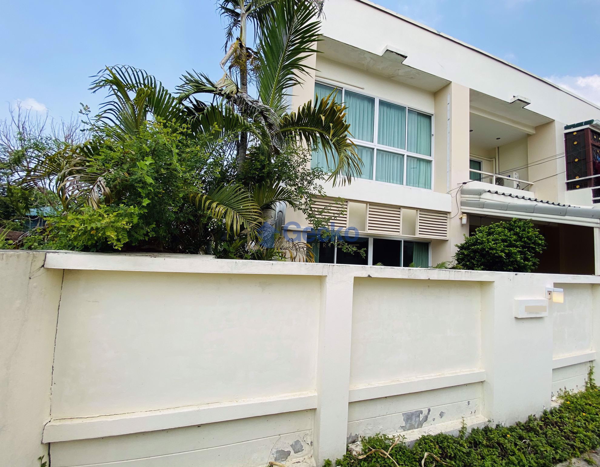 3 Bedrooms House in The Meadows  East Pattaya H009094