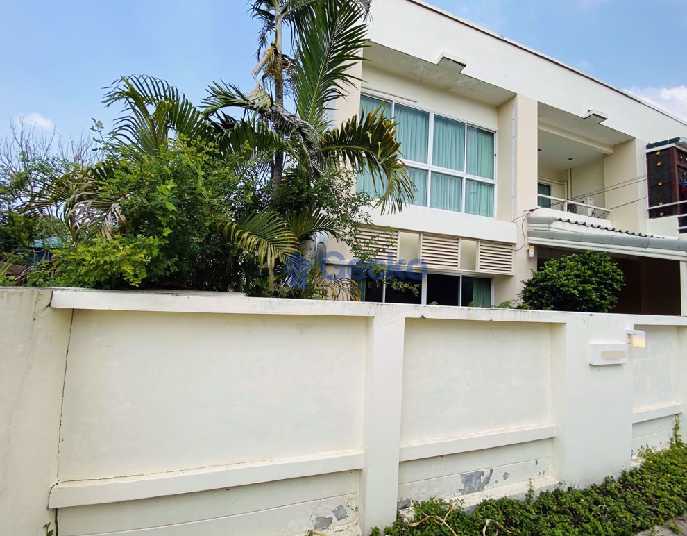 3 Bedrooms House in The Meadows  East Pattaya H009094 (Cover Photo)