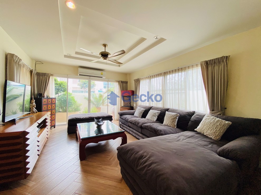 3 Bedrooms House in The Meadows  East Pattaya H009094 (Photo 3)