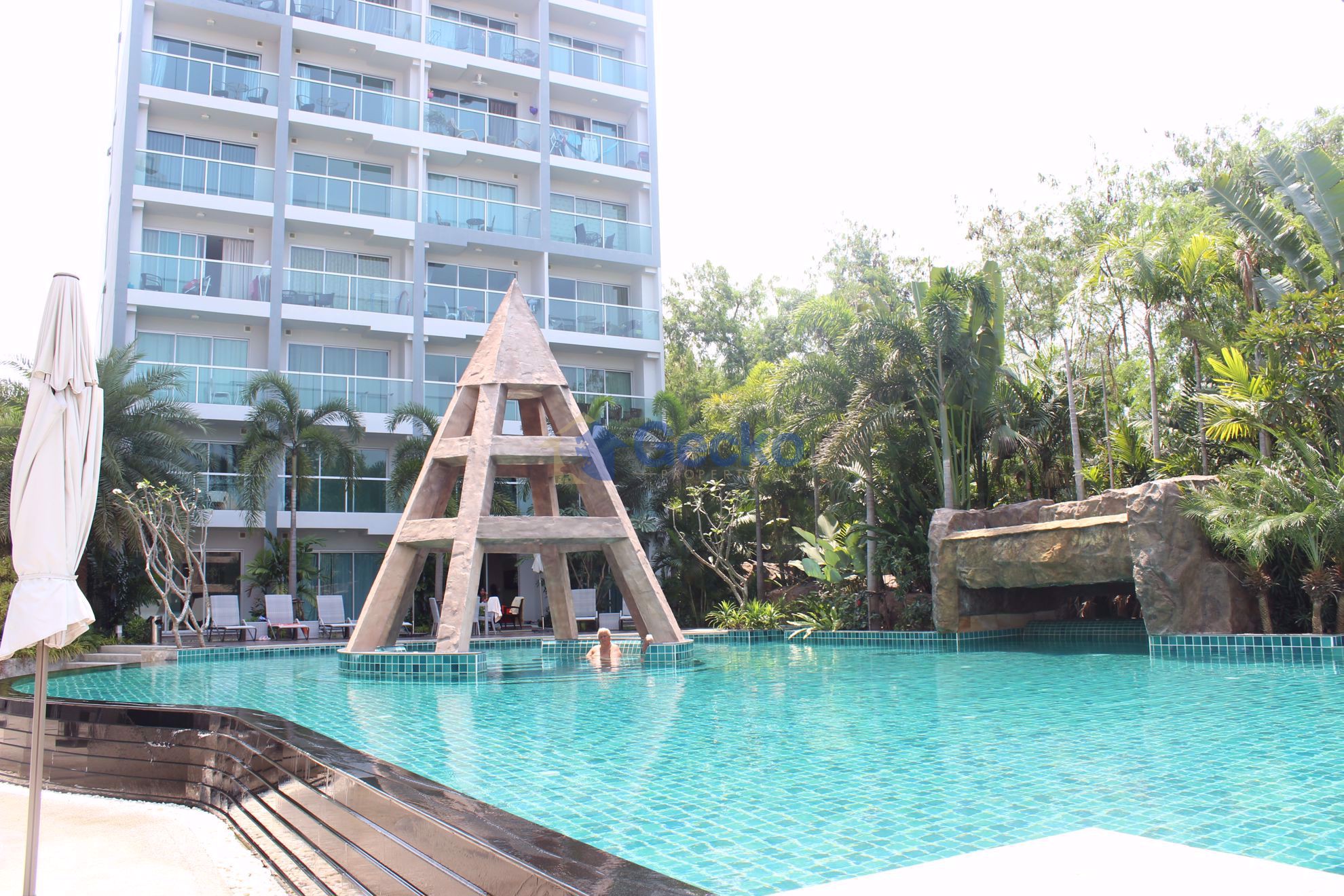 สตูดิโอ คอนโดมิเนี่ยม in Club Royal วงศ์อมาตย์ C009126