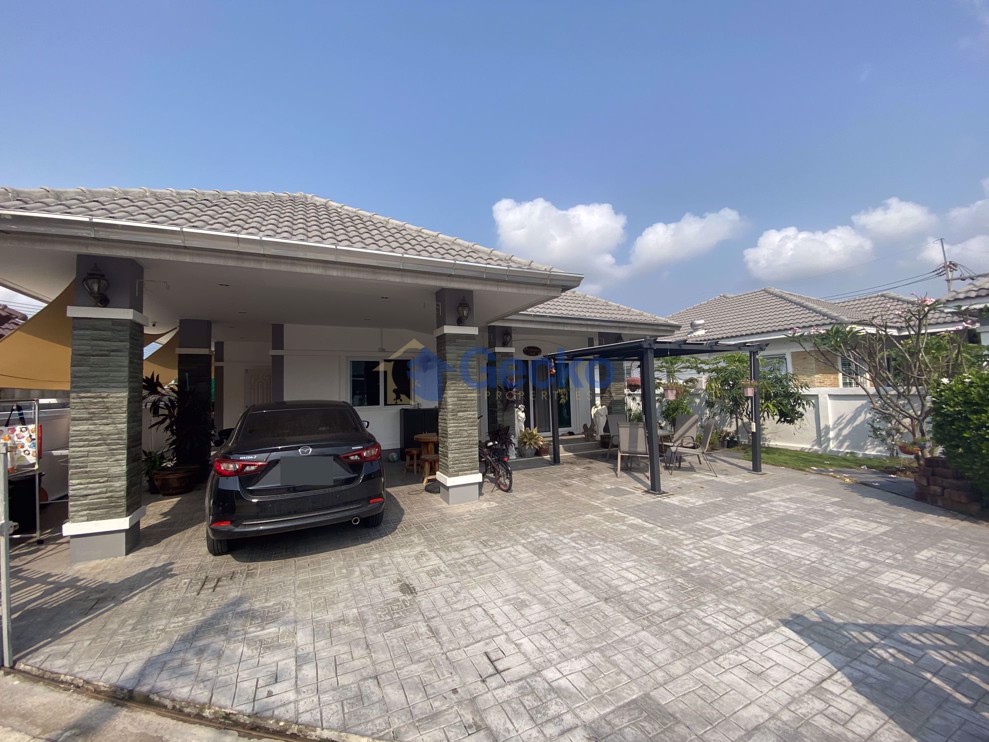 3 Bedrooms House  Bang Lamung H009142 (Cover Photo)