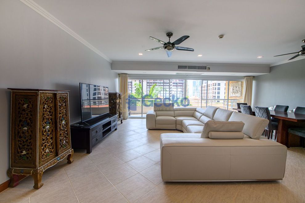1  Bedroom bed in Condo in Executive Residence 2 in Pratumnak C009085 (Photo 3)