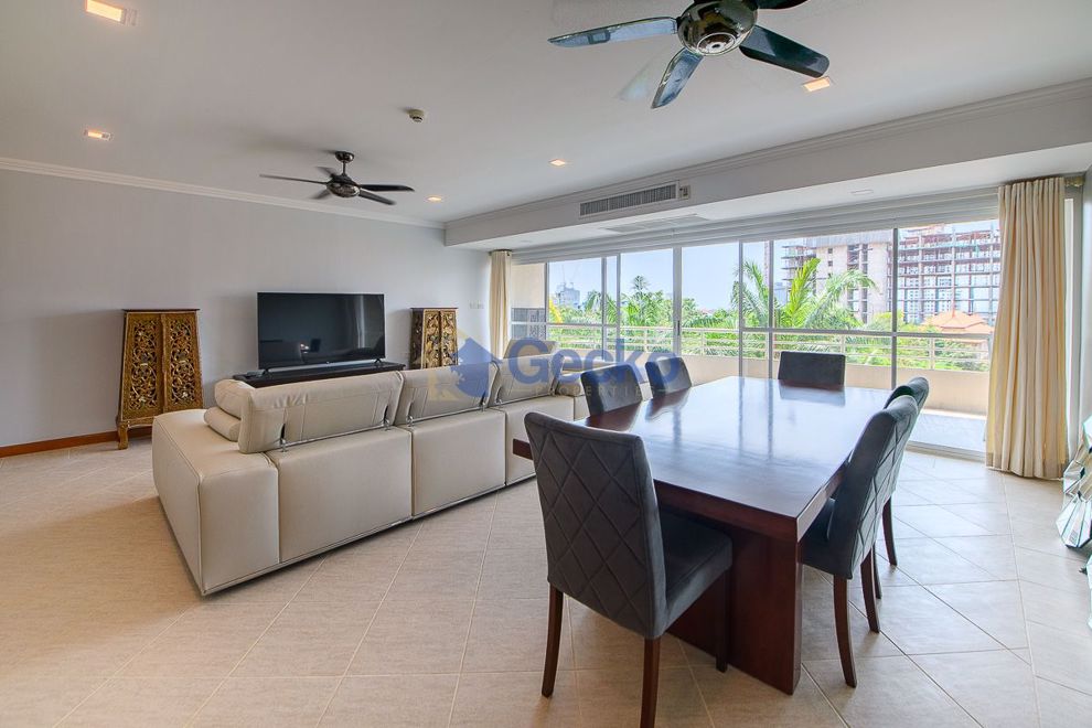 1  Bedroom bed in Condo in Executive Residence 2 in Pratumnak C009085 (Photo 4)