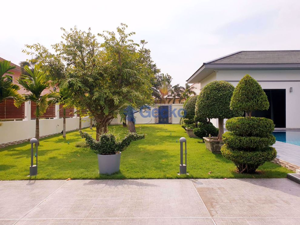 4 Bedrooms House in El Grande  East Pattaya H009189 (Photo 3)