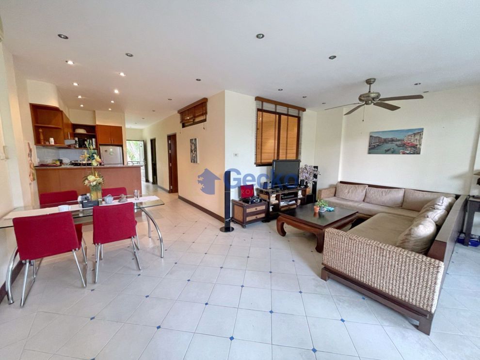 2 Bedrooms Condo in Sunrise Beach Resort and Residence Na Jomtien C009215 (Photo 3)