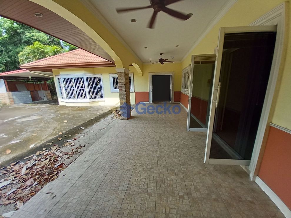5  Bedrooms bed in House in Grand Valley Resort in East Pattaya H009255 (Photo 3)