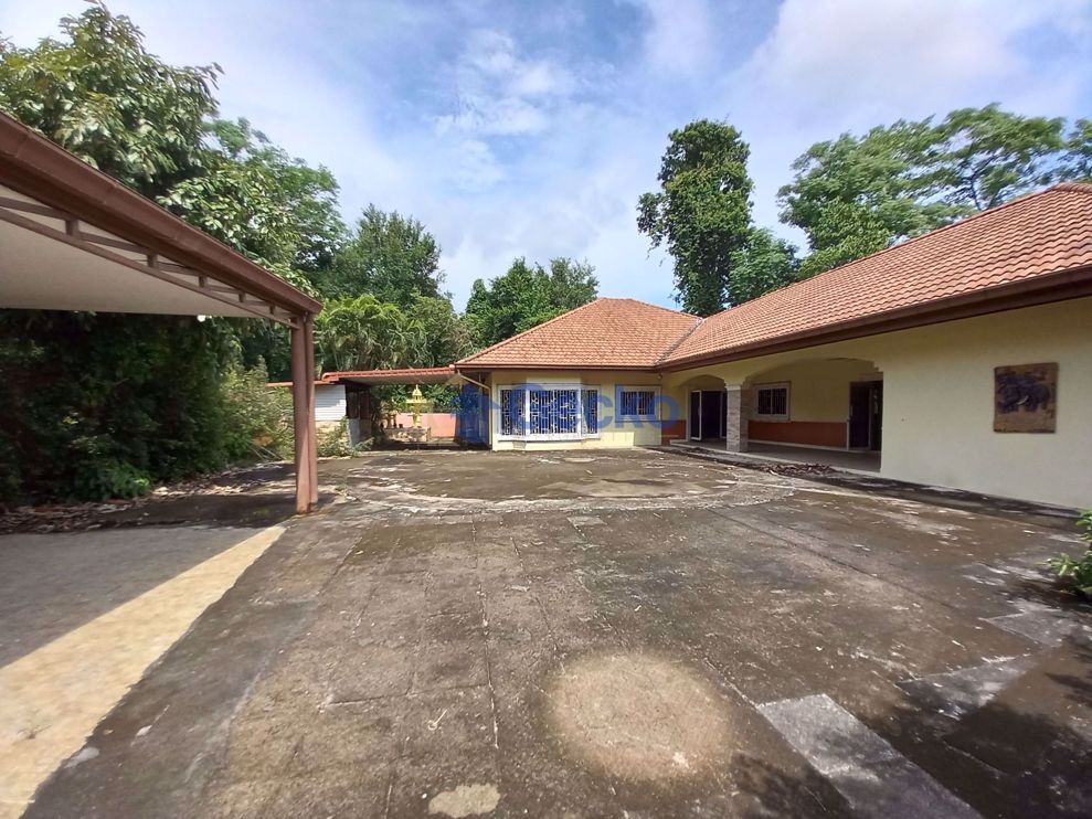5  Bedrooms bed in House in Grand Valley Resort in East Pattaya H009255 (Cover Photo)