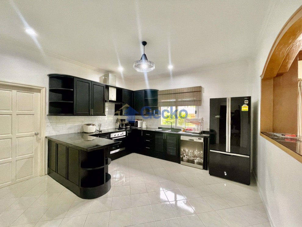 3 ห้องนอน บ้าน in Supanuch Village  พัทยาตะวันออก H008457 (Photo 4)