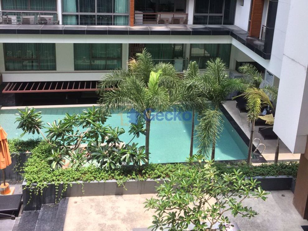 1  Bedroom bed in Condo in The Urban in Central Pattaya C009306 (Photo 1)