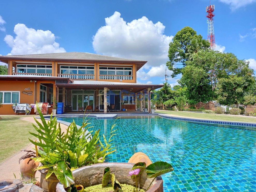 6 Bedrooms House  East Pattaya H009310 (Cover Photo)