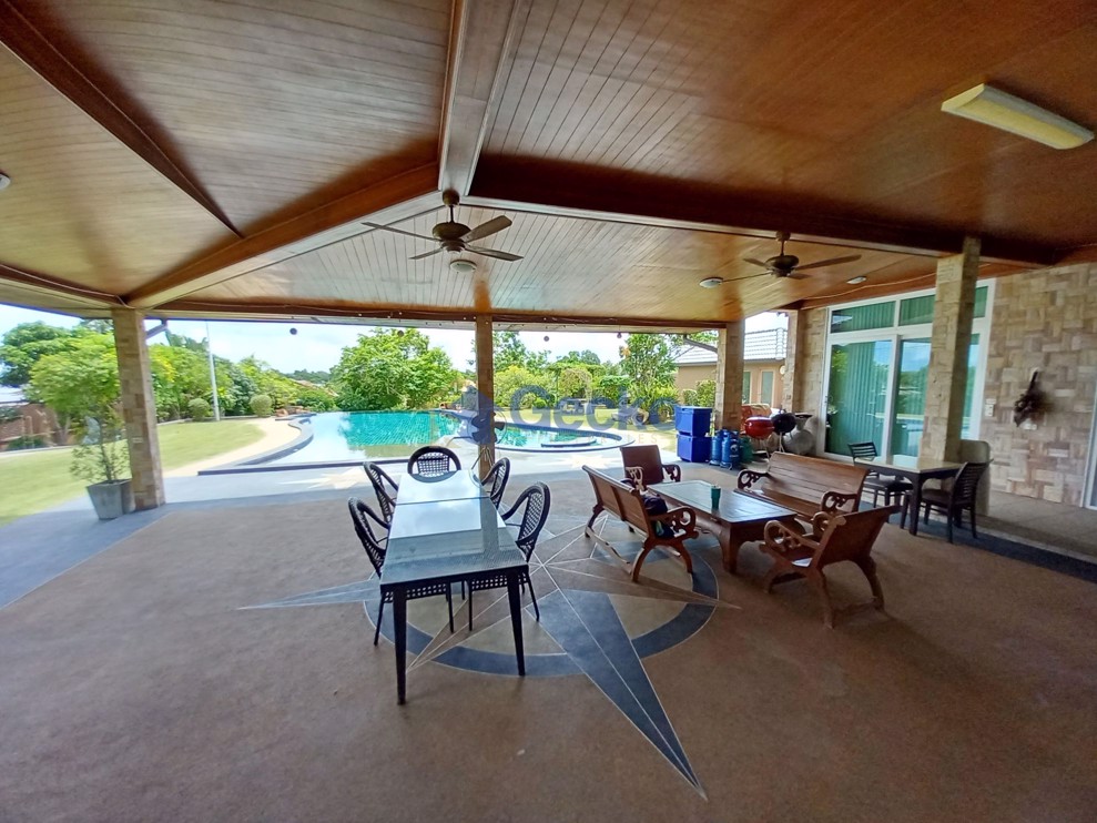 6 Bedrooms House  East Pattaya H009310 (Photo 4)