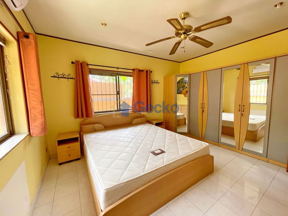 2 Bedrooms House  East Pattaya H008141 (Photo 4)