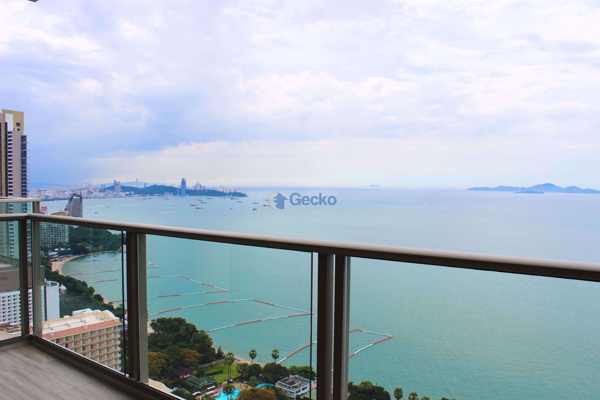 2 ห้องนอน คอนโดมิเนี่ยม in The Riviera Wongamat วงศ์อมาตย์ C005393