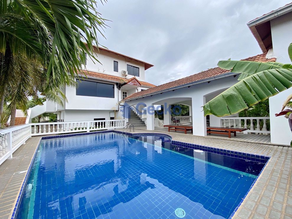 House in Paradise Villas 1  East Pattaya H009405 (Cover Photo)