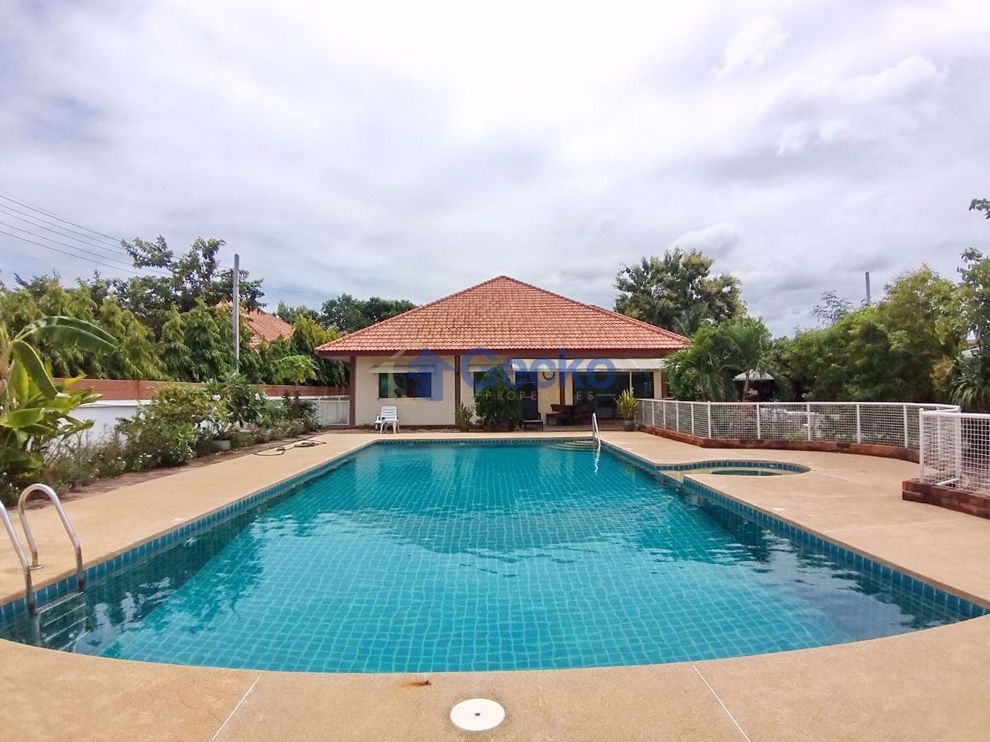 3 Bedrooms House  East Pattaya H009415 (Cover Photo)