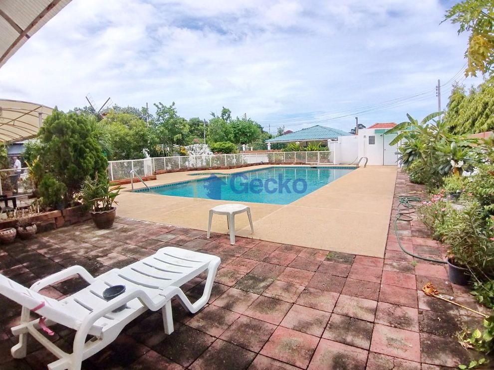 3 Bedrooms House  East Pattaya H009415 (Photo 1)