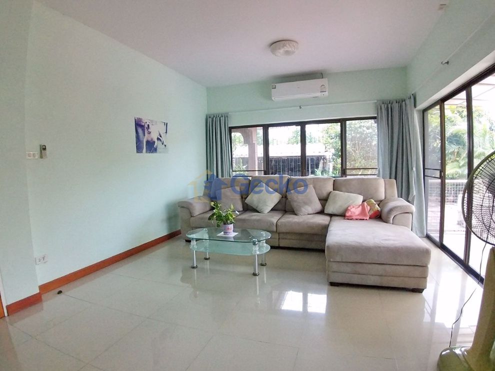 3 Bedrooms House  East Pattaya H009415 (Photo 3)
