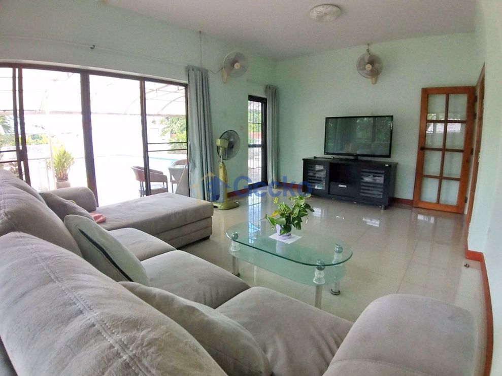 3 Bedrooms House  East Pattaya H009415 (Photo 2)