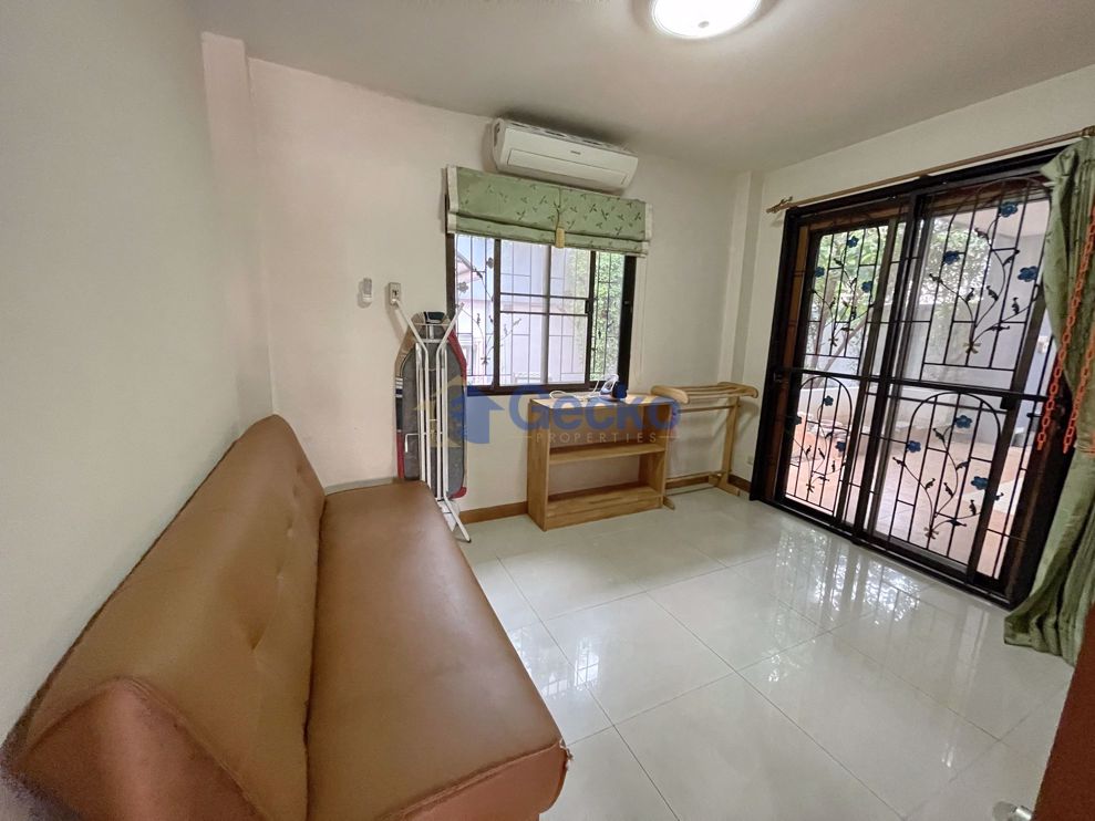 3 Bedrooms House in Royal Green Park  East Pattaya H009416 (Photo 4)