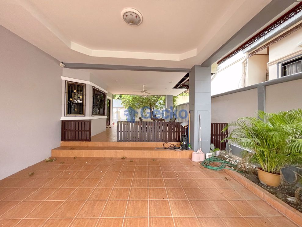 3 Bedrooms House in Royal Green Park  East Pattaya H009416 (Photo 1)