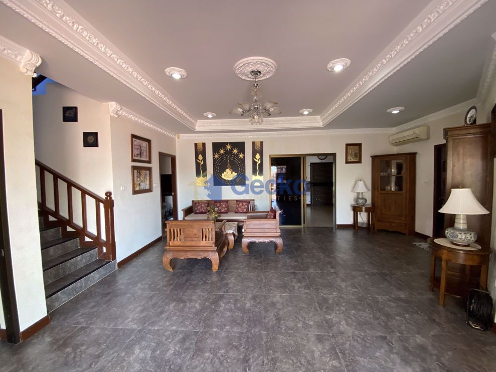 4 Bedrooms House in Lakeside Court  East Pattaya H006975 (Photo 4)