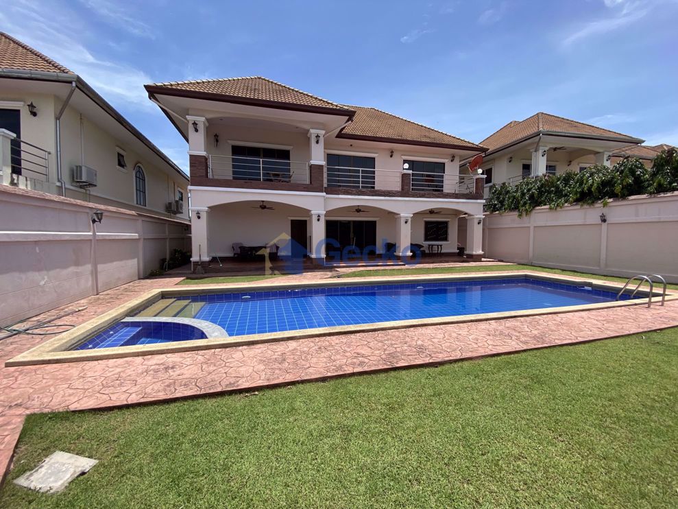 4 Bedrooms House in Lakeside Court  East Pattaya H006975 (Photo 1)