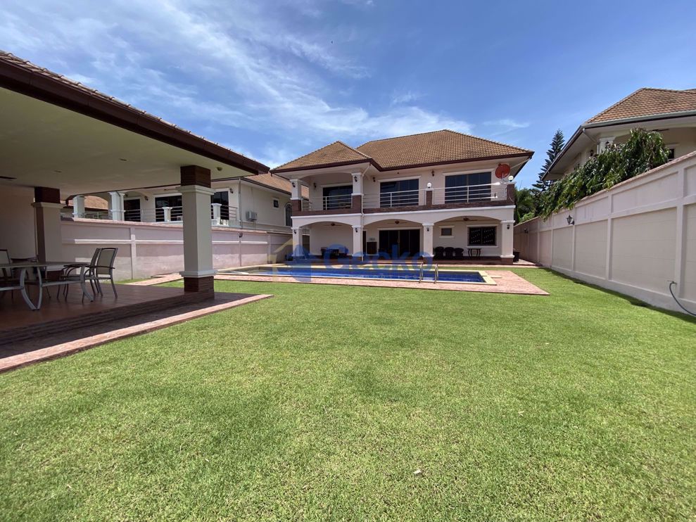 4 Bedrooms House in Lakeside Court  East Pattaya H006975 (Cover Photo)