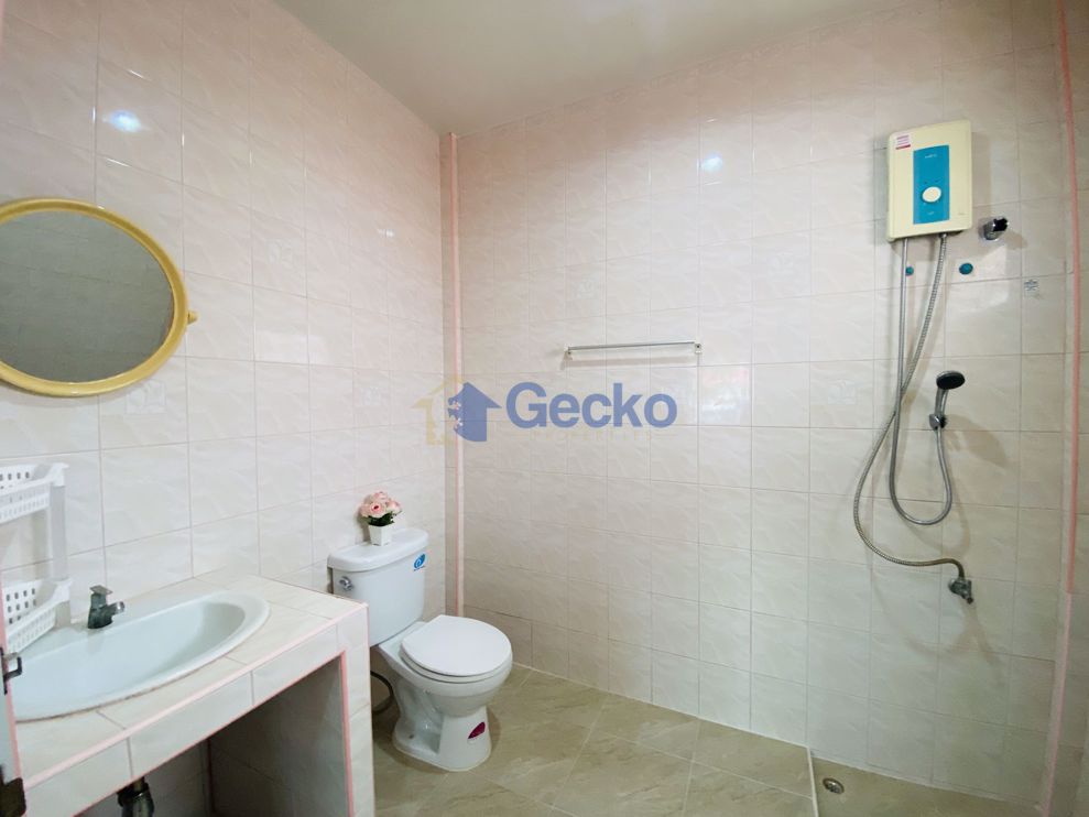 2 Bedrooms House in Chokchai Garden Homes 2  East Pattaya H008841 (Photo 4)