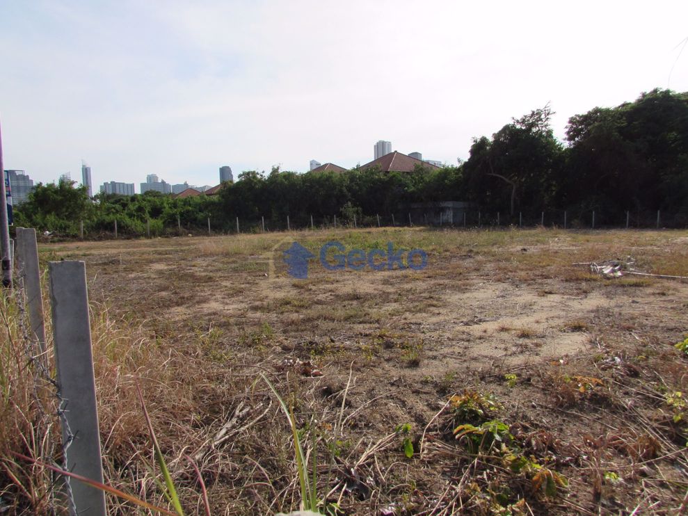 Land available in Jomtien L009444 (Photo 1)