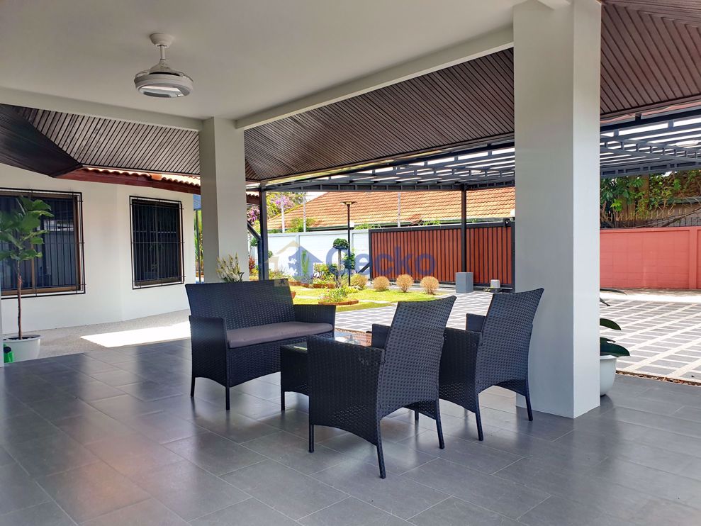 3 Bedrooms House  East Pattaya H009507 (Photo 3)