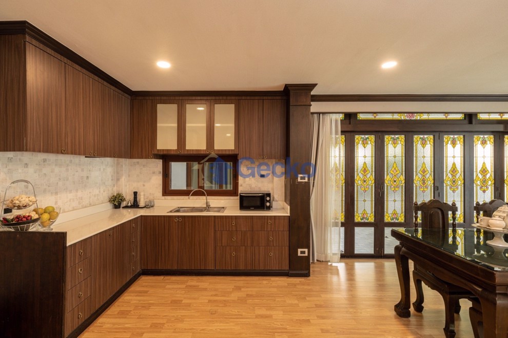 6 Bedrooms House in Baan Natcha  Central Pattaya H008665 (Photo 3)