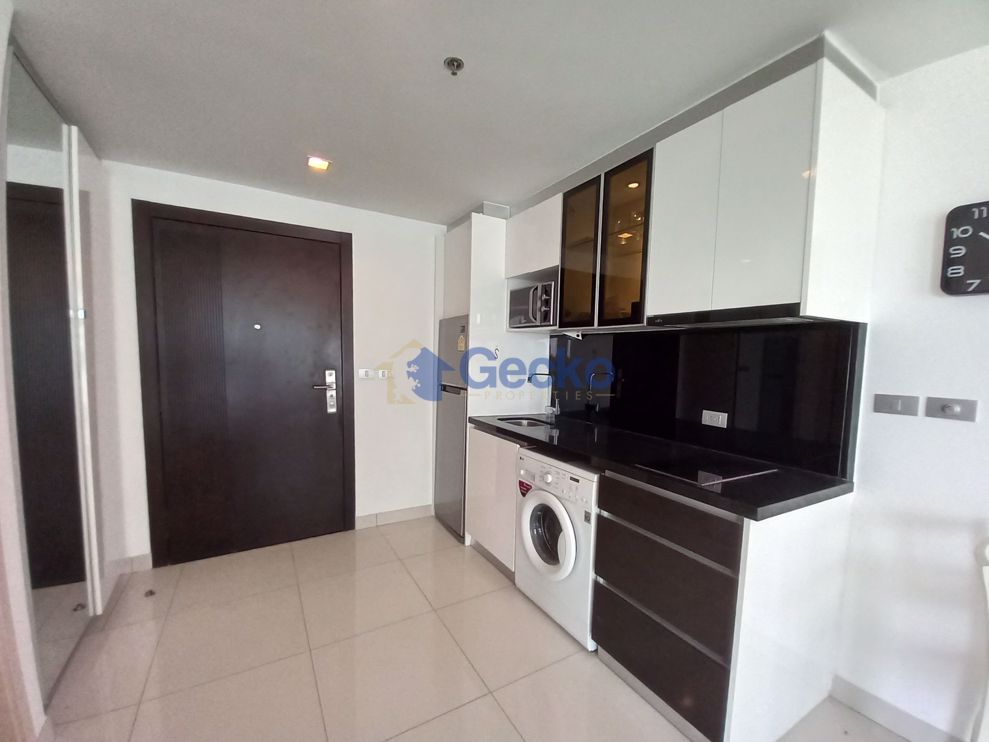 Studio Condo in Wongamat Tower Wongamat C009526 (Photo 2)