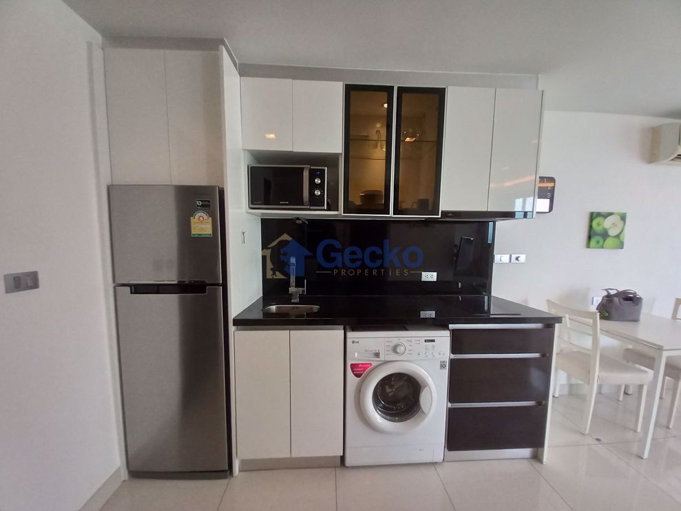 Studio Condo in Wongamat Tower Wongamat C009526 (Photo 1)