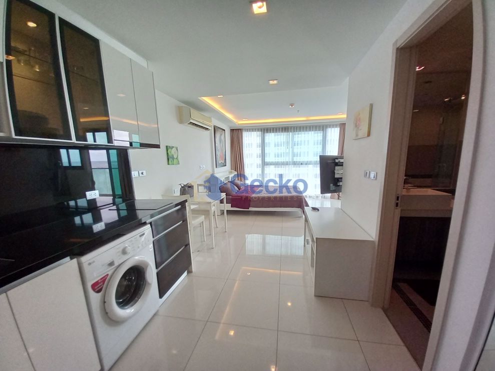 Studio Condo in Wongamat Tower Wongamat C009526 (Photo 3)