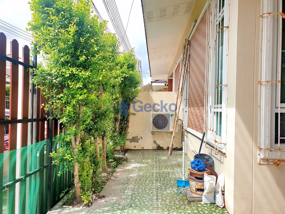 2 Bedrooms House in Chokchai Village 10  East Pattaya H009534 (Photo 1)