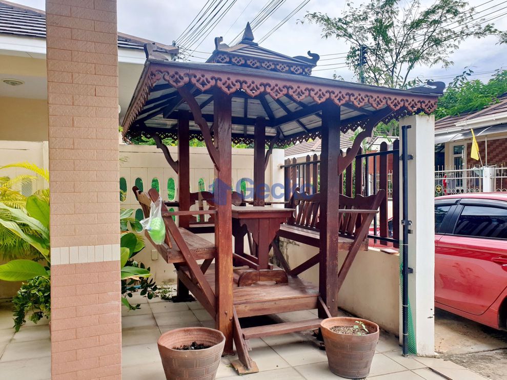 2 Bedrooms House in Chokchai Village 10  East Pattaya H009534 (Photo 3)