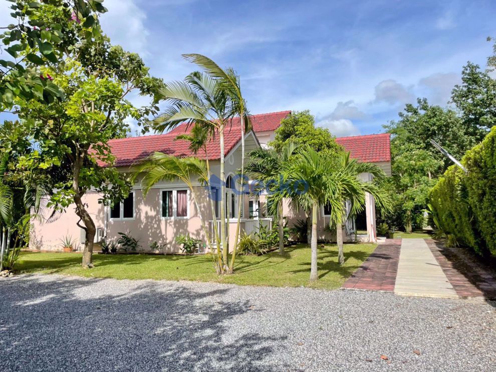 3 Bedrooms House  East Pattaya H009538 (Cover Photo)