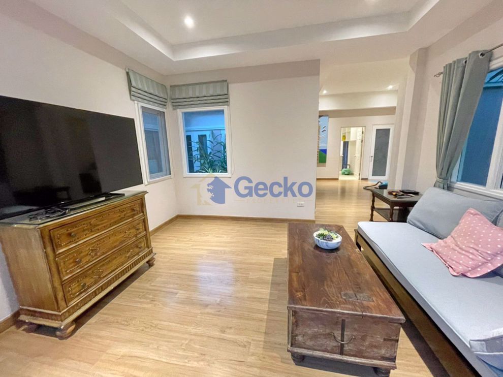 3 Bedrooms House  East Pattaya H009538 (Photo 3)