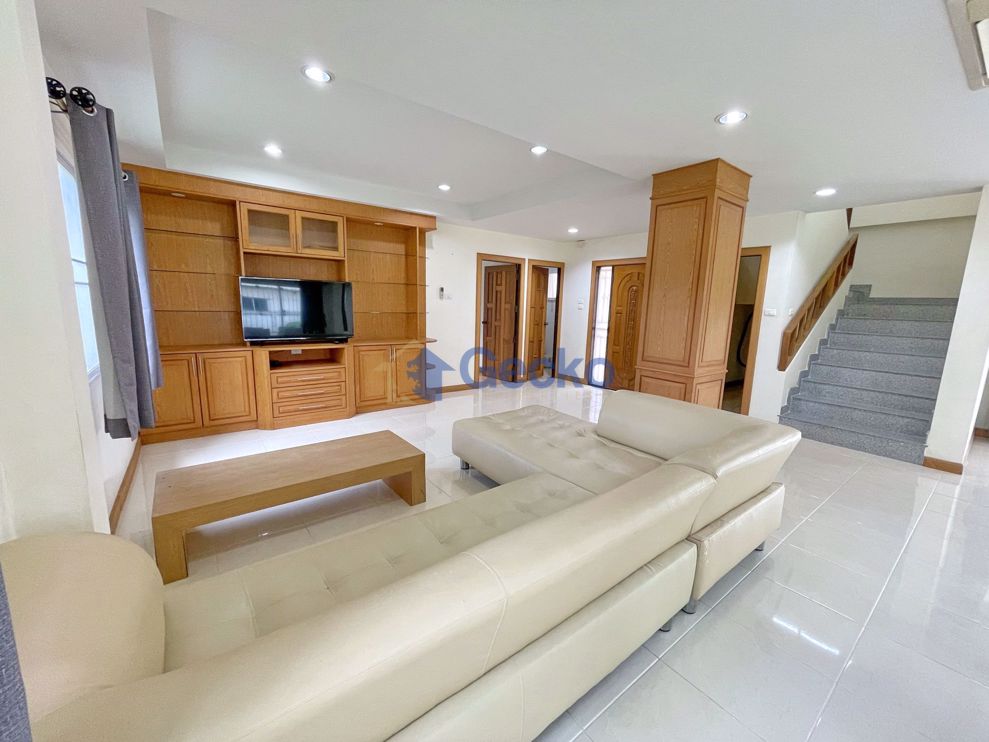 3 ห้องนอน บ้าน in Green Field Villa 1  พัทยาตะวันออก H009547 (Photo 4)