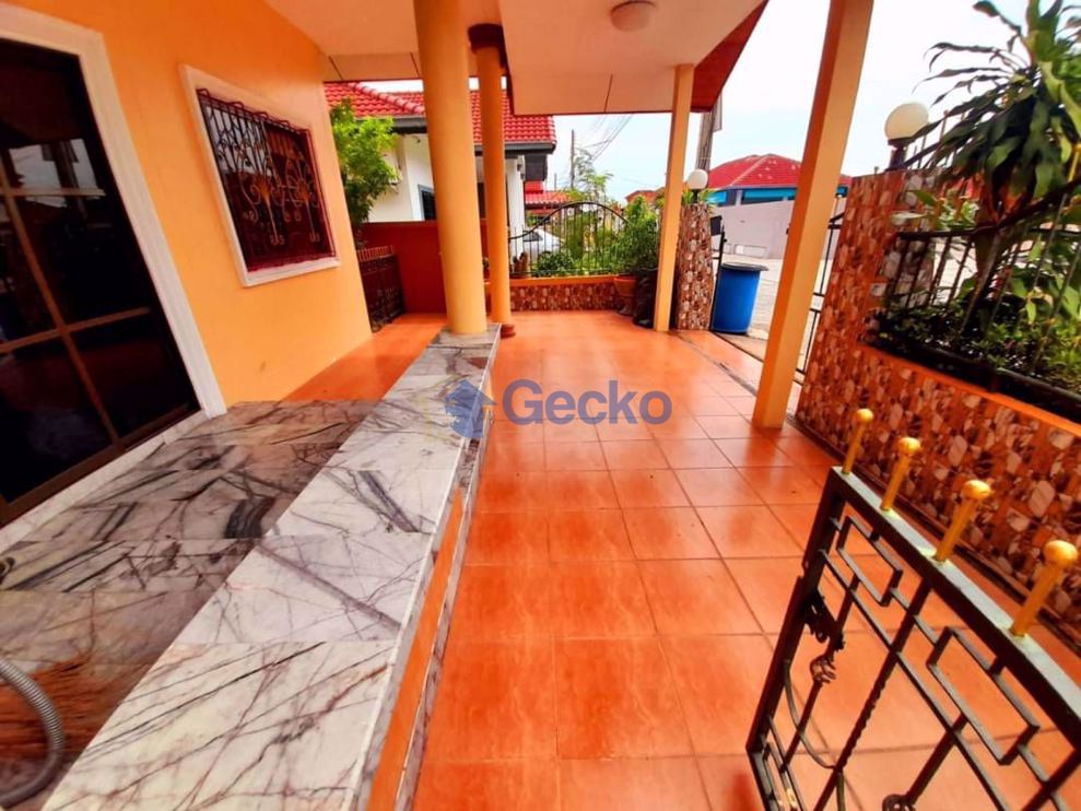 2 Bedrooms House in Eakmongkol 3  East Pattaya H009549 (Photo 3)