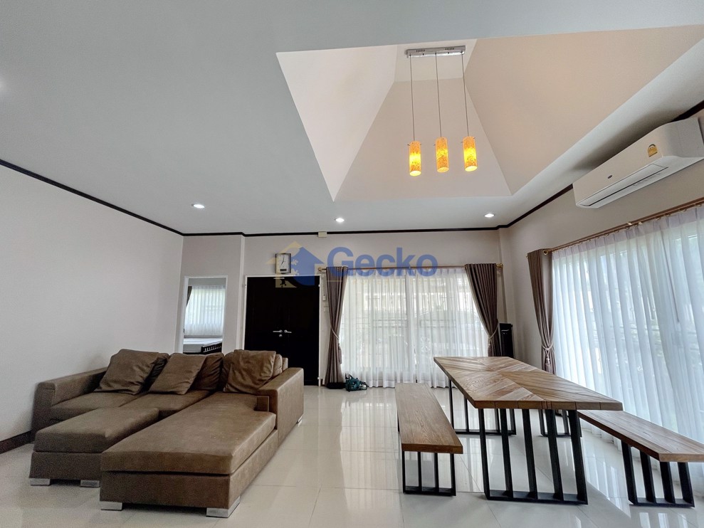 3 Bedrooms House in SP Village 5  East Pattaya H009554 (Photo 3)