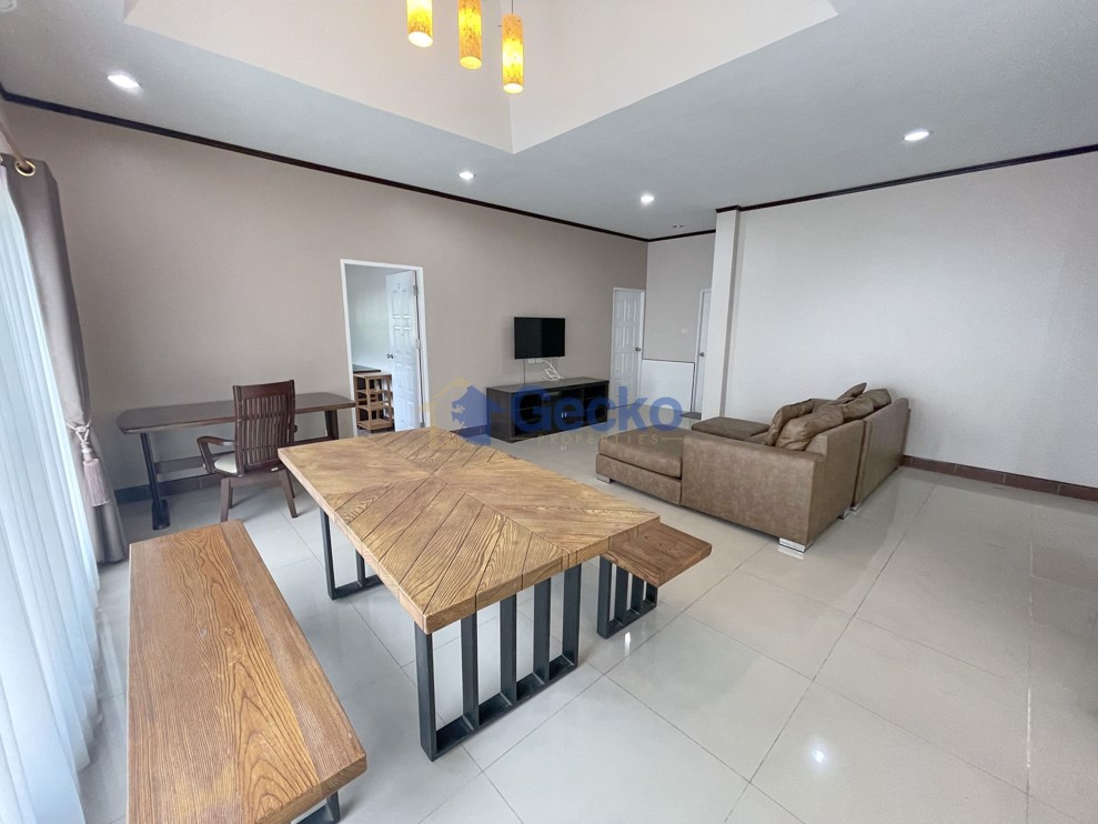 3 Bedrooms House in SP Village 5  East Pattaya H009554 (Photo 4)