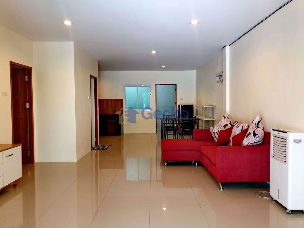 3 Bedrooms House  East Pattaya H009562 (Photo 3)