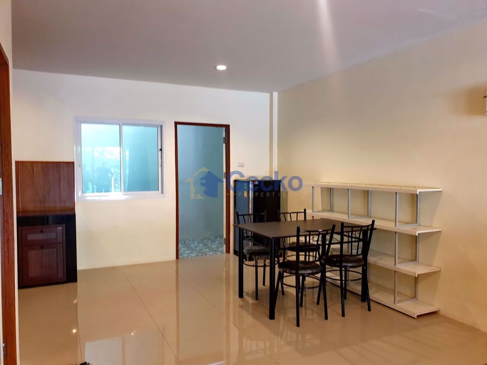 3 Bedrooms House  East Pattaya H009562 (Photo 4)