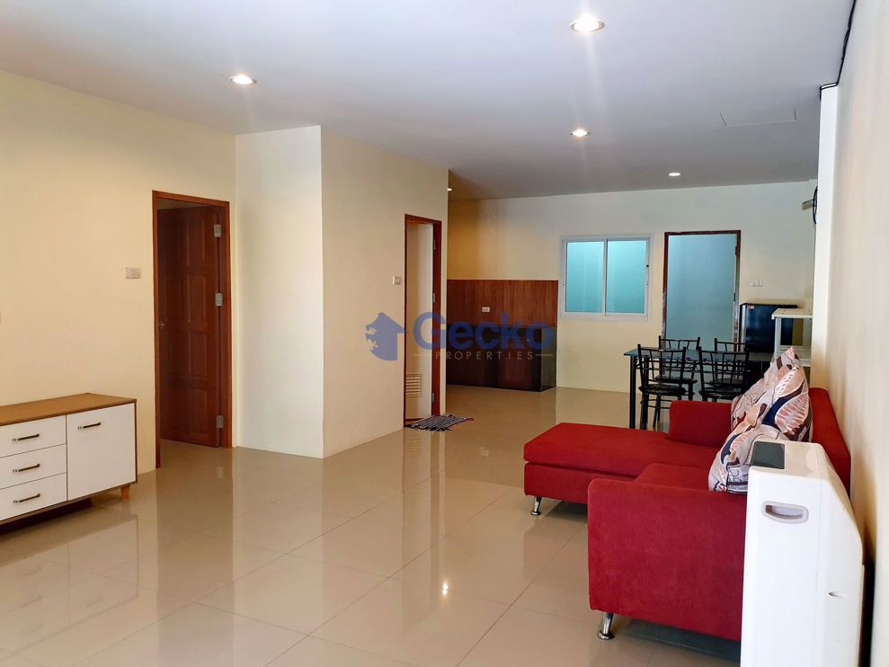 3 Bedrooms House  East Pattaya H009562 (Photo 2)